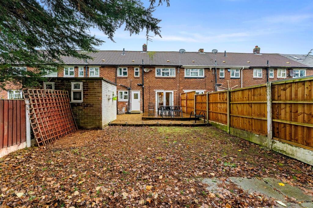 118 Coronation Drive garden 2.jpg