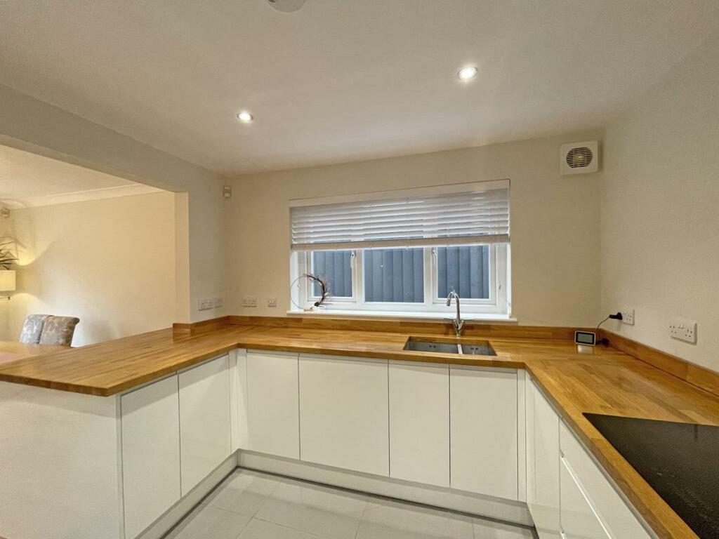 Moat Park 15 Kitchen 2.jpg