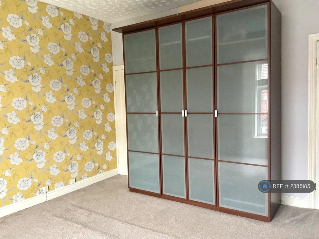 Double Bedroom With Existing Wardrobe