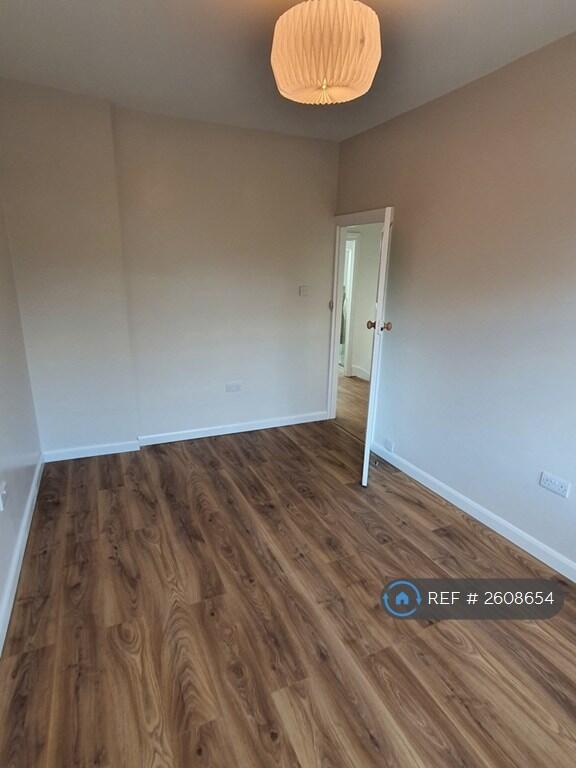 Master Bedroom (3)