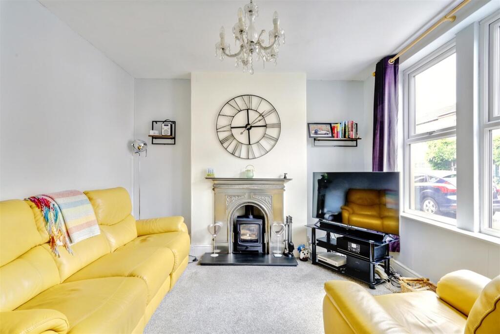 Lounge/Sitting Room