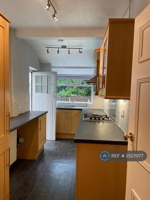 Kitchen -Double Oven,Dishwasher And Fridge Freezer