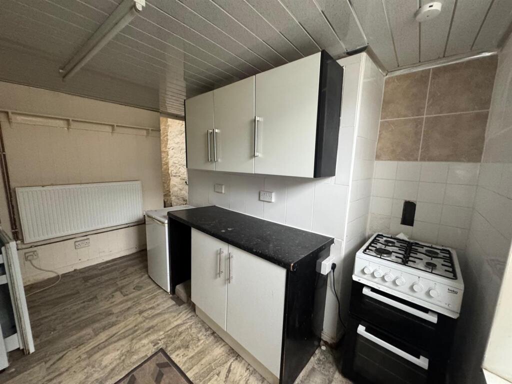Kitchen 1.jpg