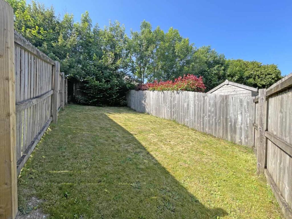 Cobham Close 49 - Garden 3.jpg