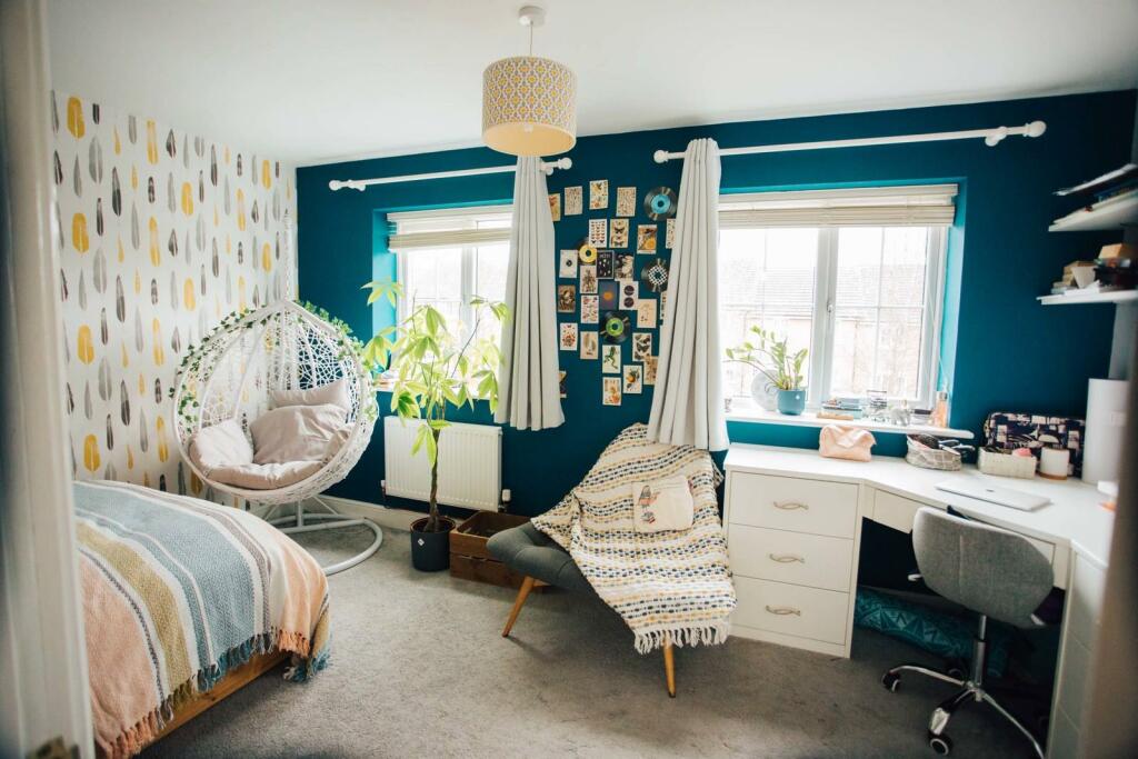 BEDROOM 2