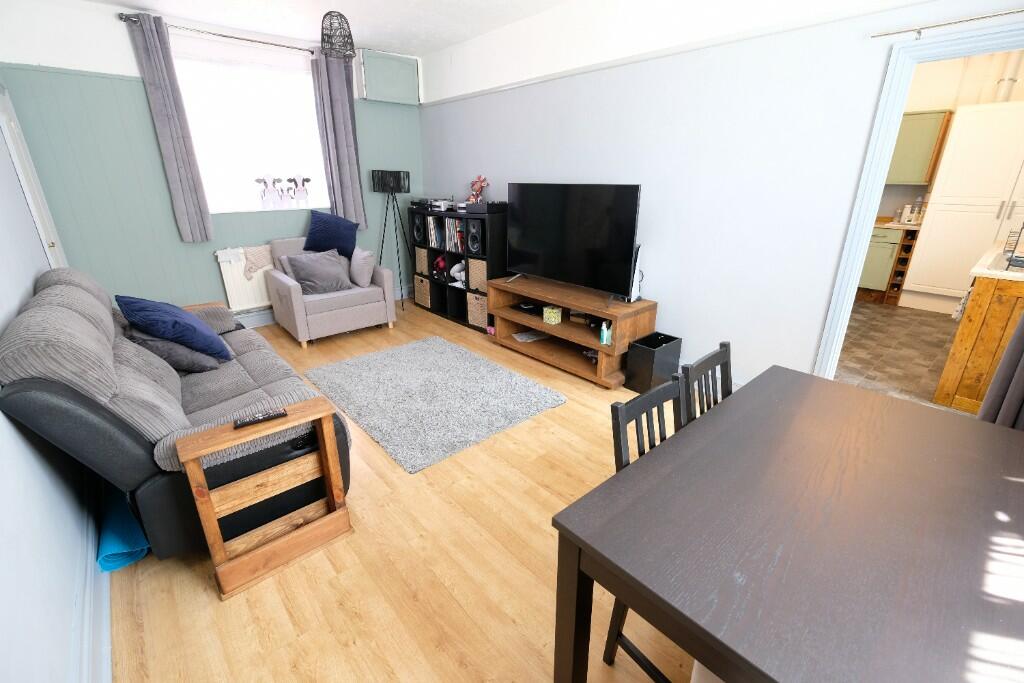 SITTING/DINING ROOM