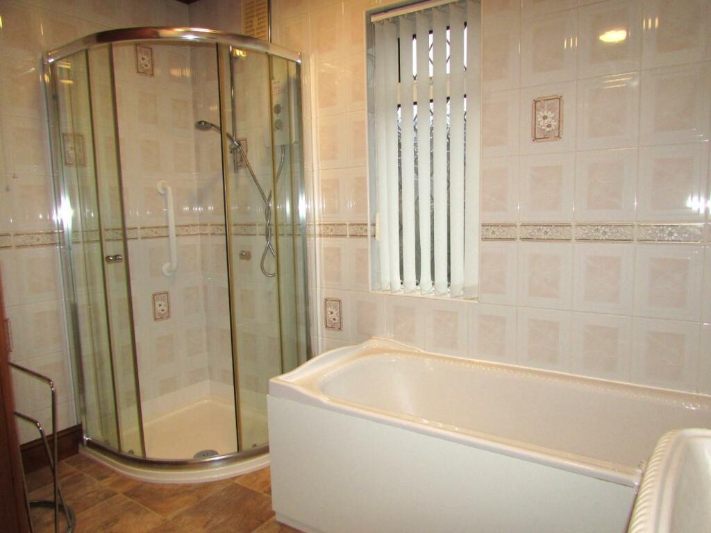 ProppsHallDv55bath2.JPG