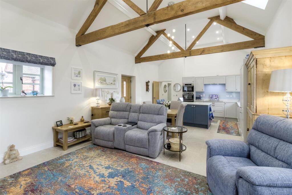 Skylark Barn 005.jpg