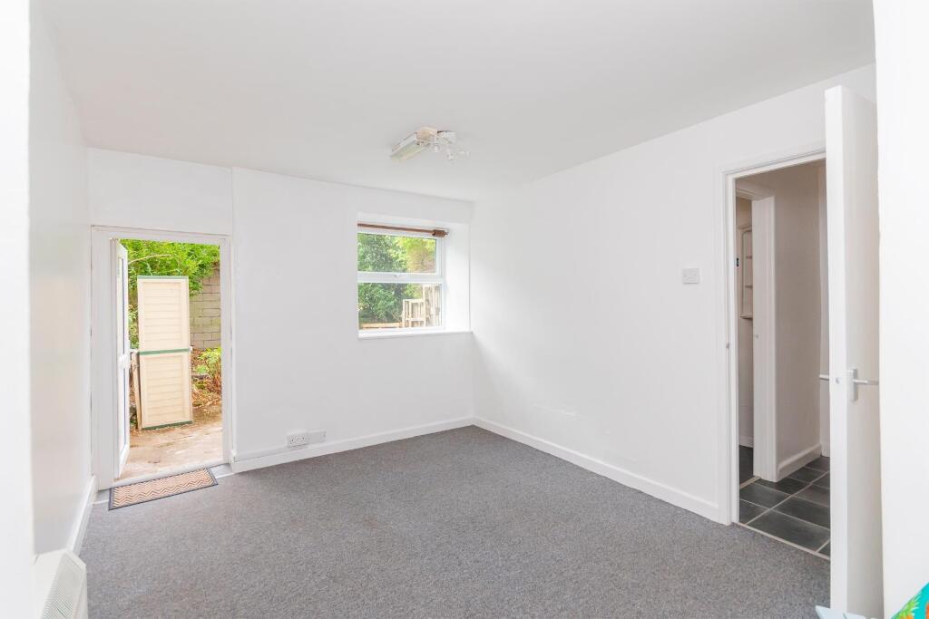 DAORSEKULTSA36FG - Bedroom A.jpg