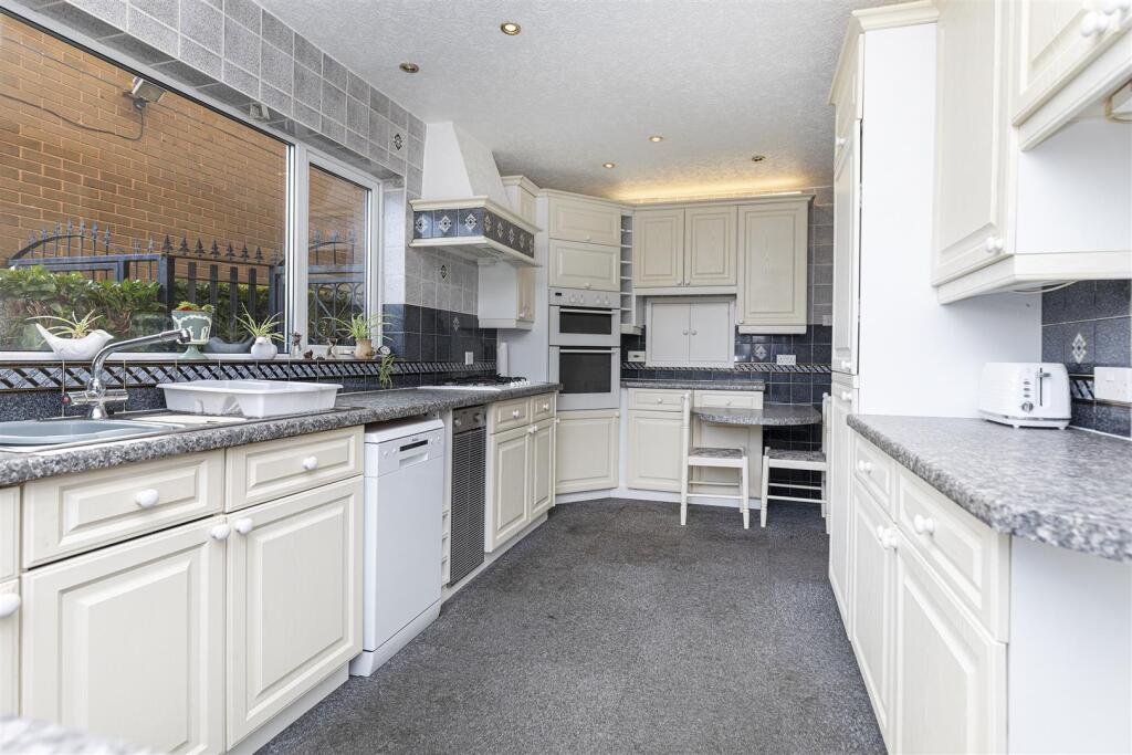 Bramleys Estate Agents - Gleneagles Way - Fixby (1