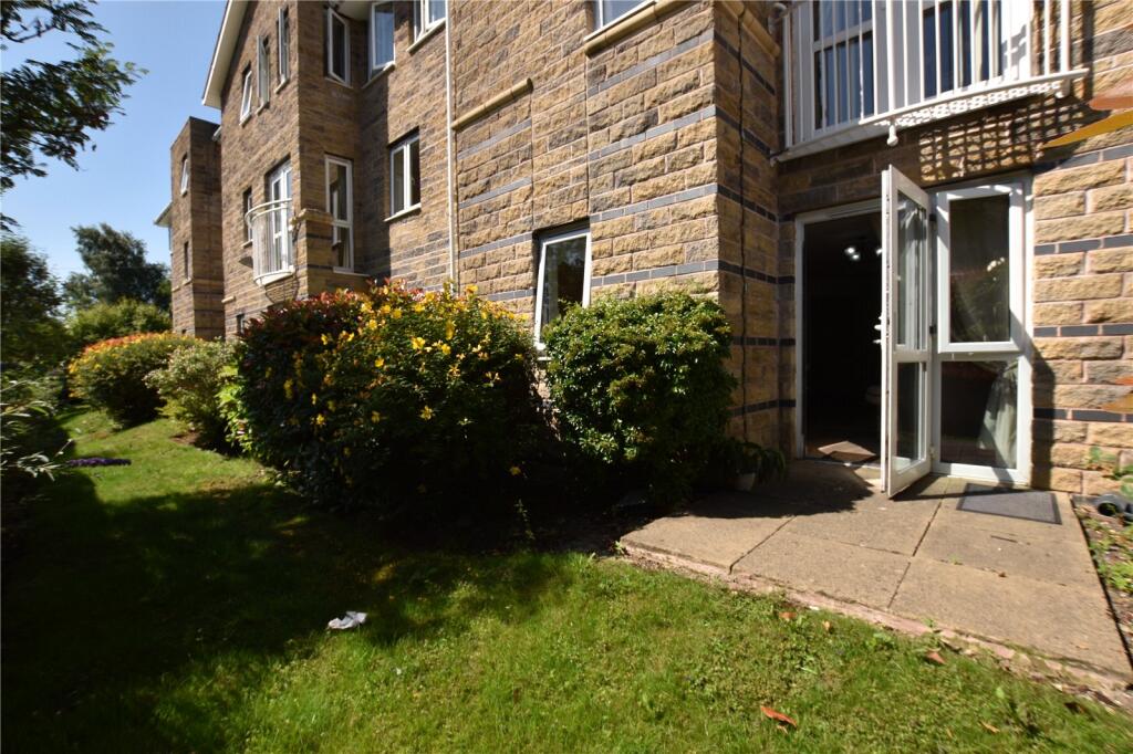 Patio &amp; Garden Area