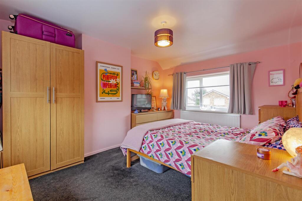 Bedroom 1-1.jpg