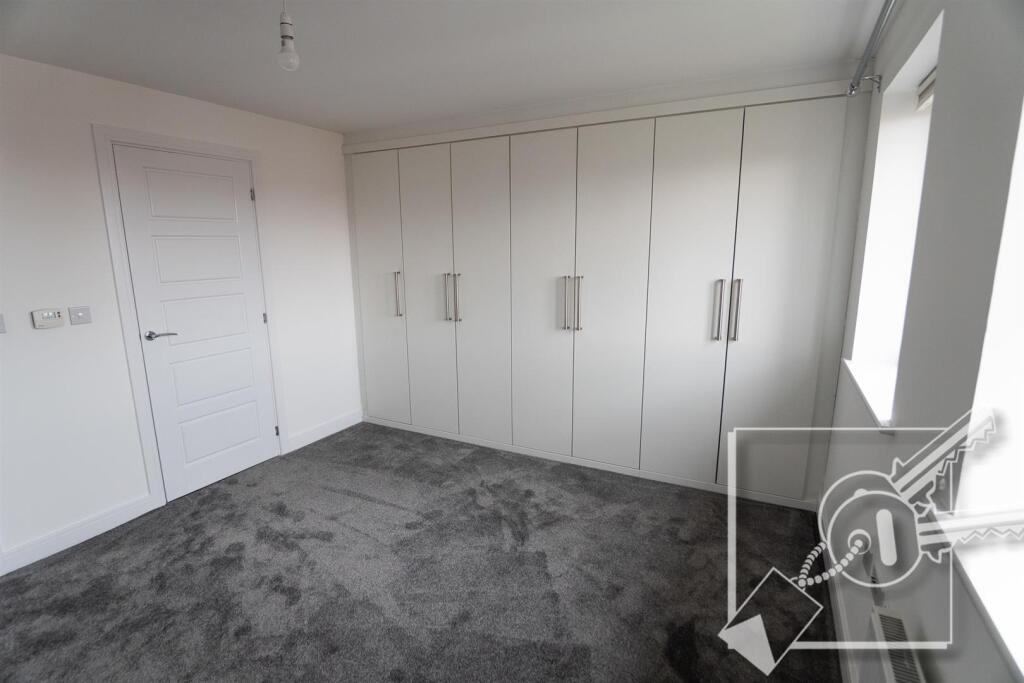 MASTER BEDROOM (BEDROOM 1):