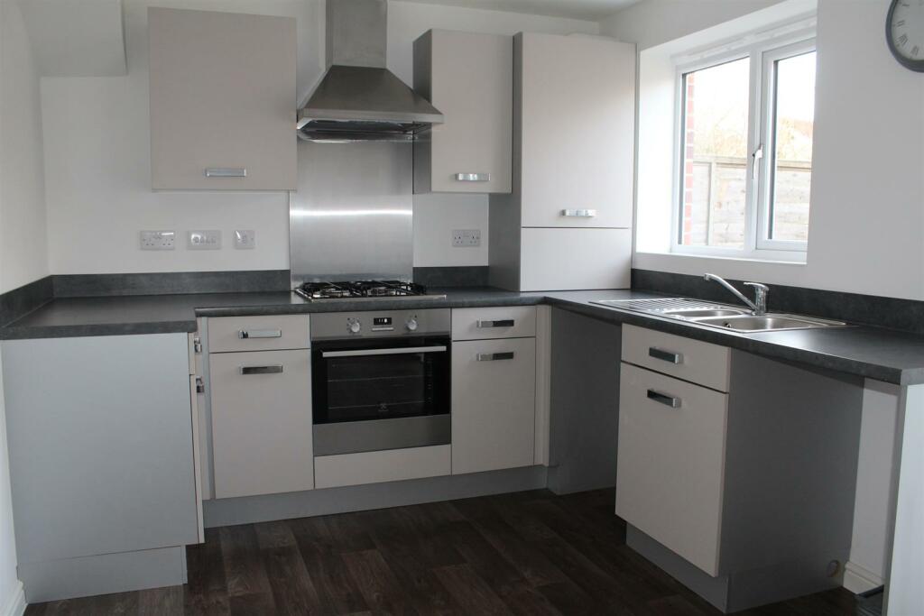 Kitchen 3.JPG