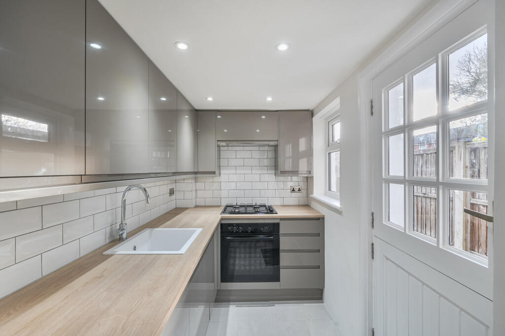 1372950-13-6900e7...