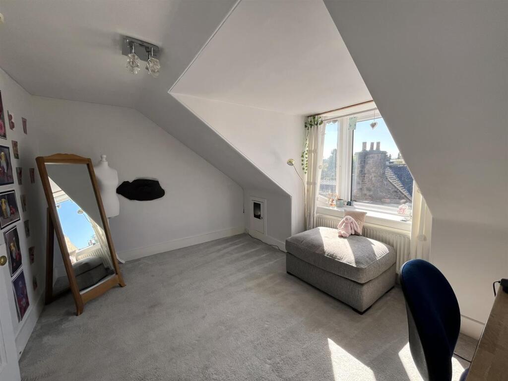 BEDROOM 5