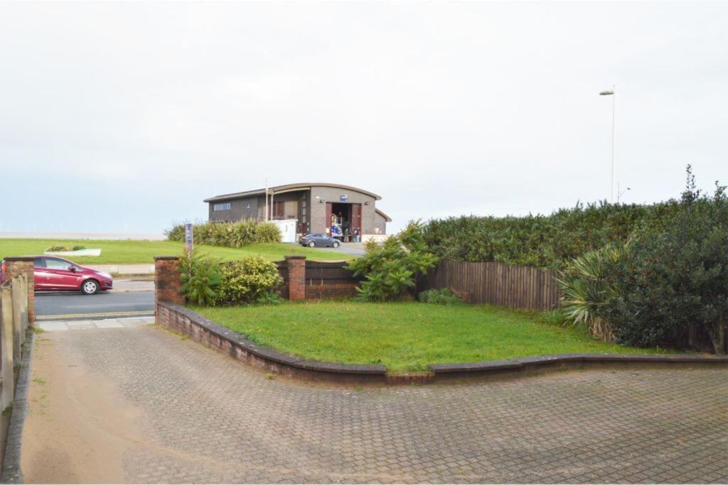 North Parade, Wirral, CH47