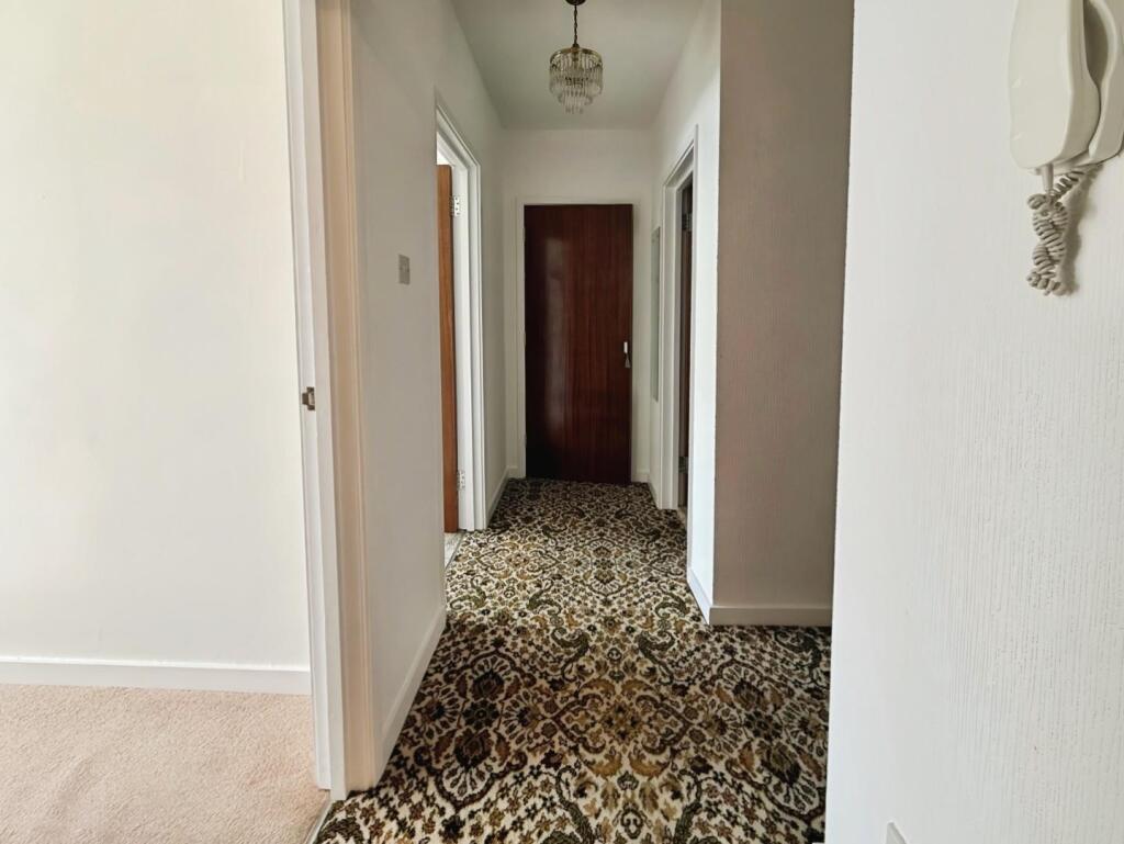 b592bf89-Hallway2.jpg
