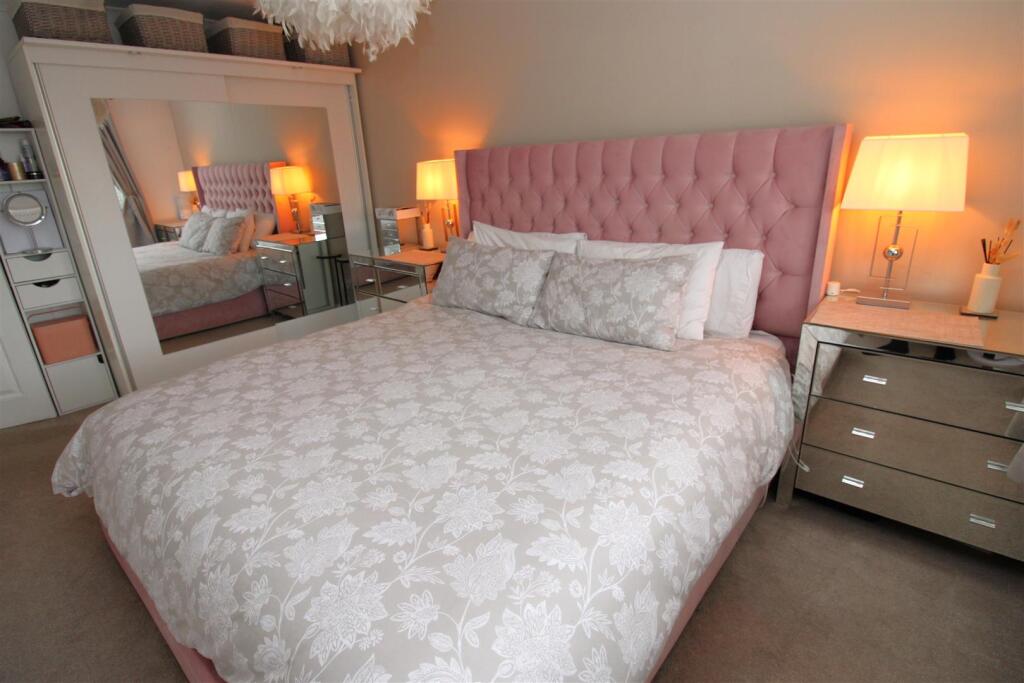 Master Bedroom..JPG