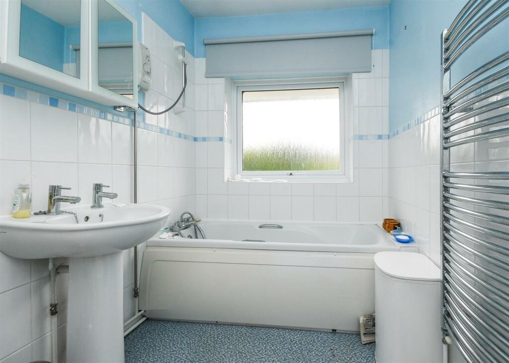 89 Station Road - Bathroom.jpg