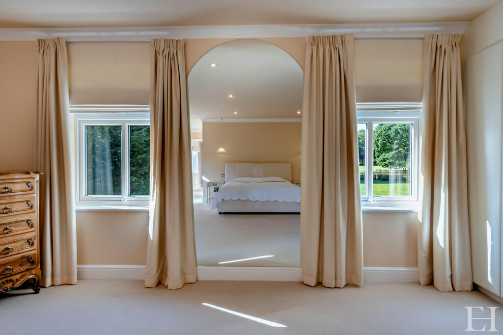 8617805-interiorW...