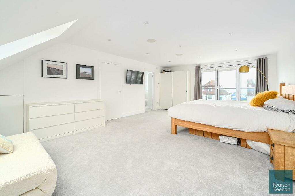 10 Glastonbury Road, BN3 (25).jpg