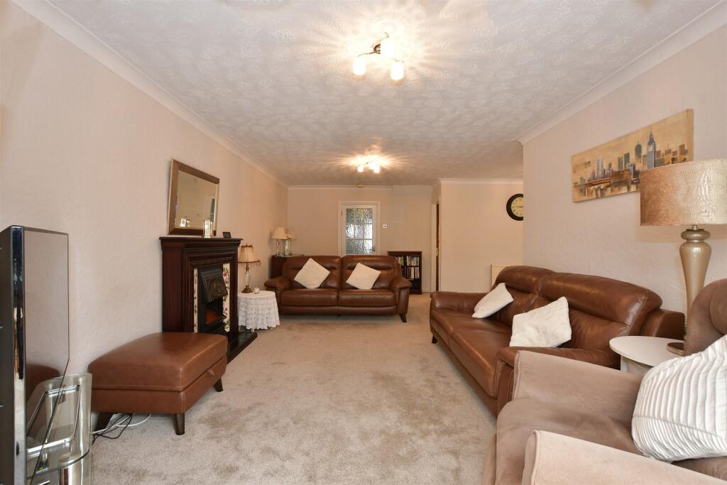 Lounge *
