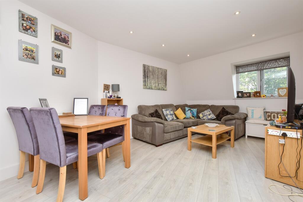 Lounge / Kitchen