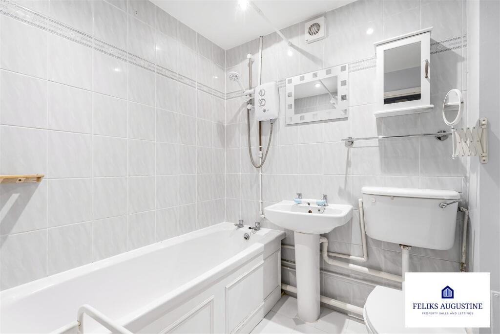 Bathroom 1.jpg
