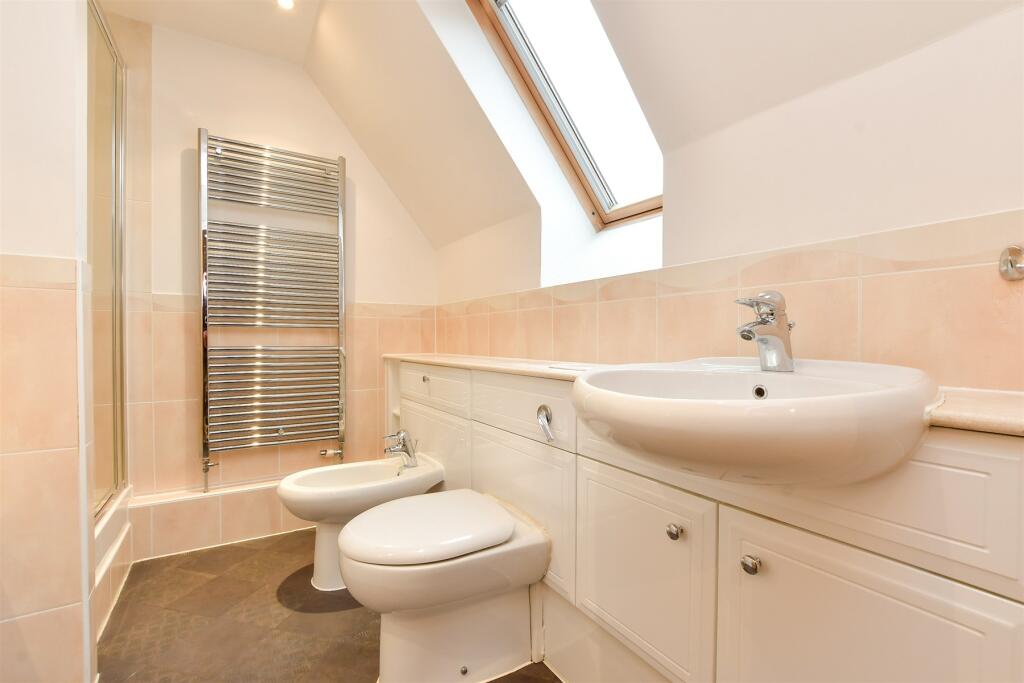 En-Suite Bathroom