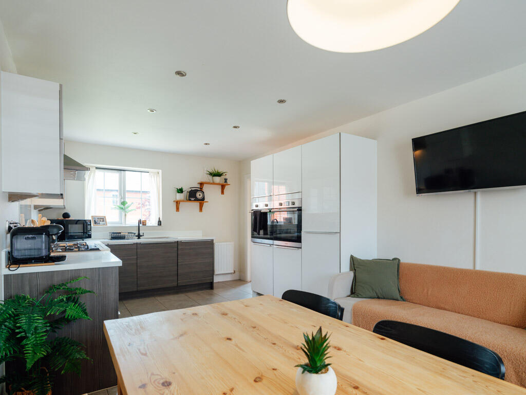 Kitchen / Dining Room