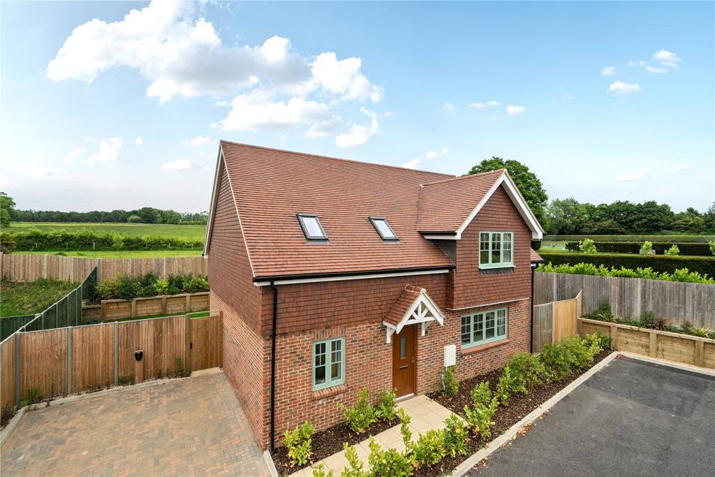 3 Acorn Gardens