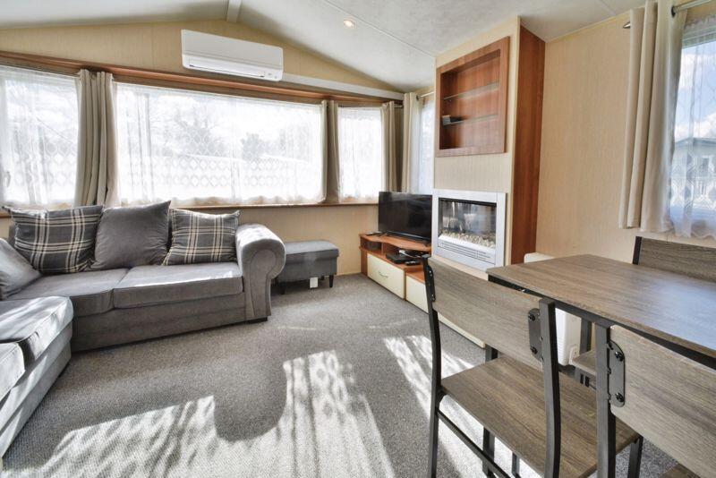 Living/dining area