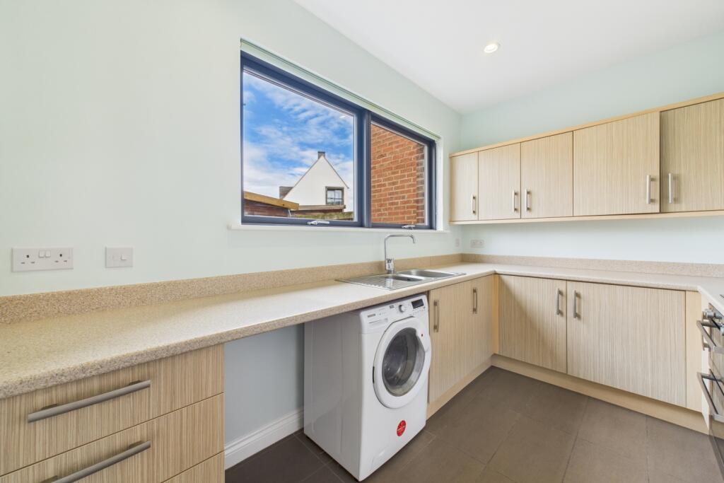 CAM03162G0-PR0331-STILL002