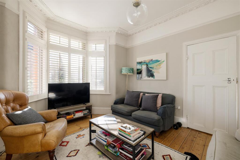 Cavendish Drive, E11