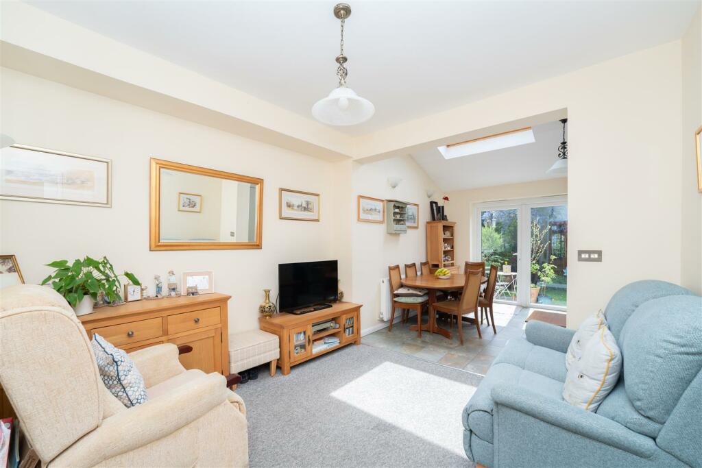 dining room 1.jpg