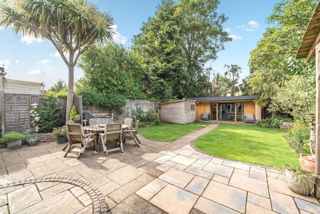 1298323-36-682f59...