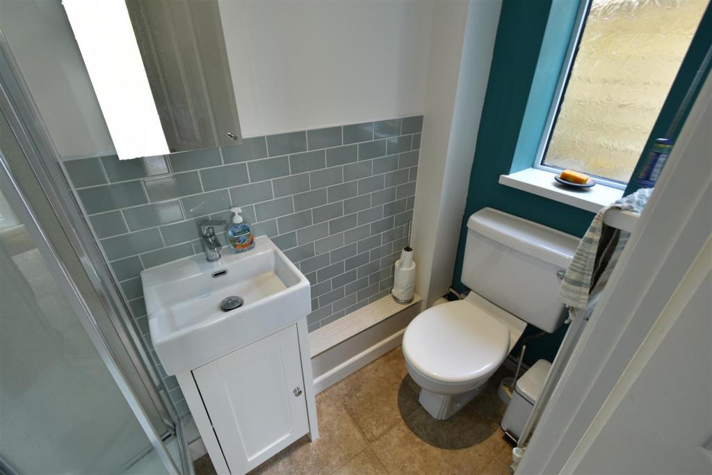 1 The Crescent, GF Shower Room I.JPG