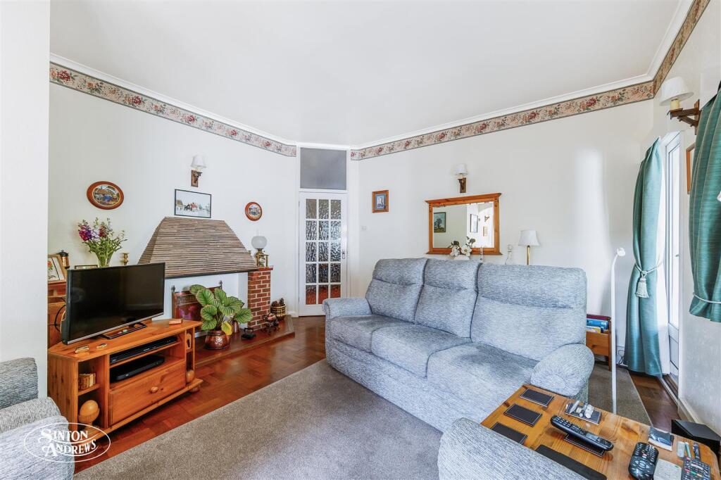 April Cottage, Walmer Gardens-3.jpg