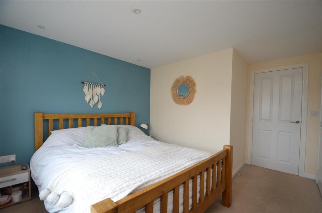 MAIN BEDROOM
