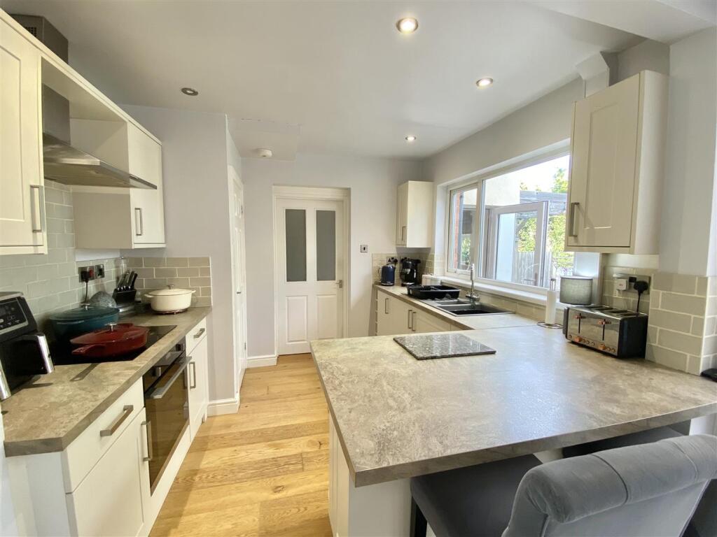 65 Lanadowne cres-16.jpg