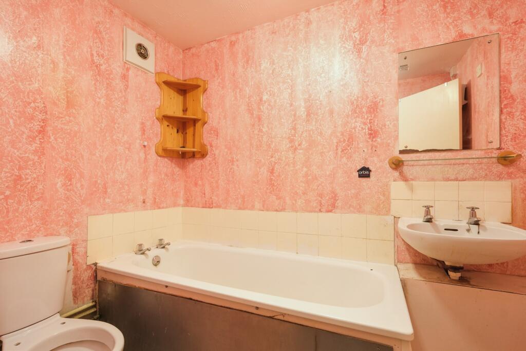 Flat 68, Quartercroft, Pyramid Close, Weston Favell, Northampton, NN3 8DP