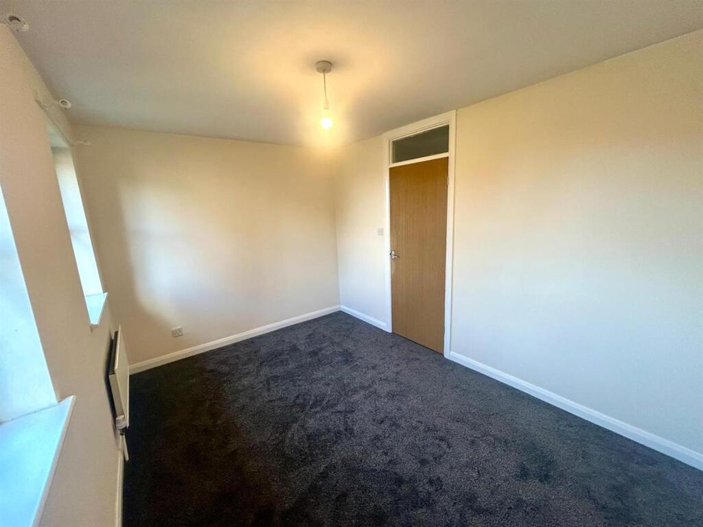 Bedroom 1.jpg