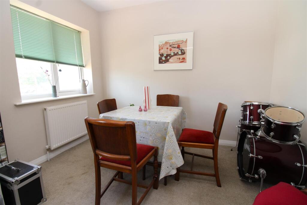 Dining area.JPG