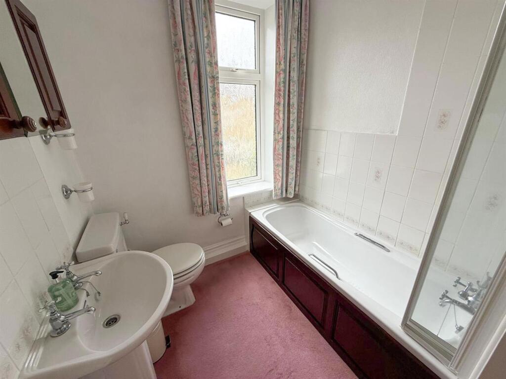 4 bed mid-terrace property, Silsden 18