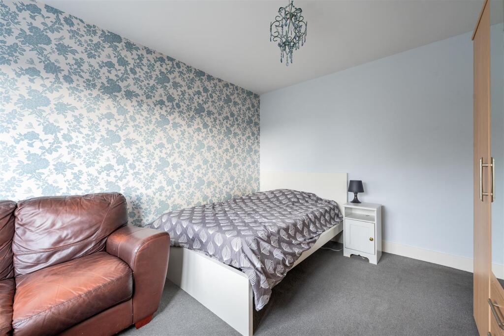 Brackley Square, IG8