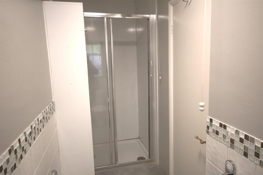 Shower Room b.JPG