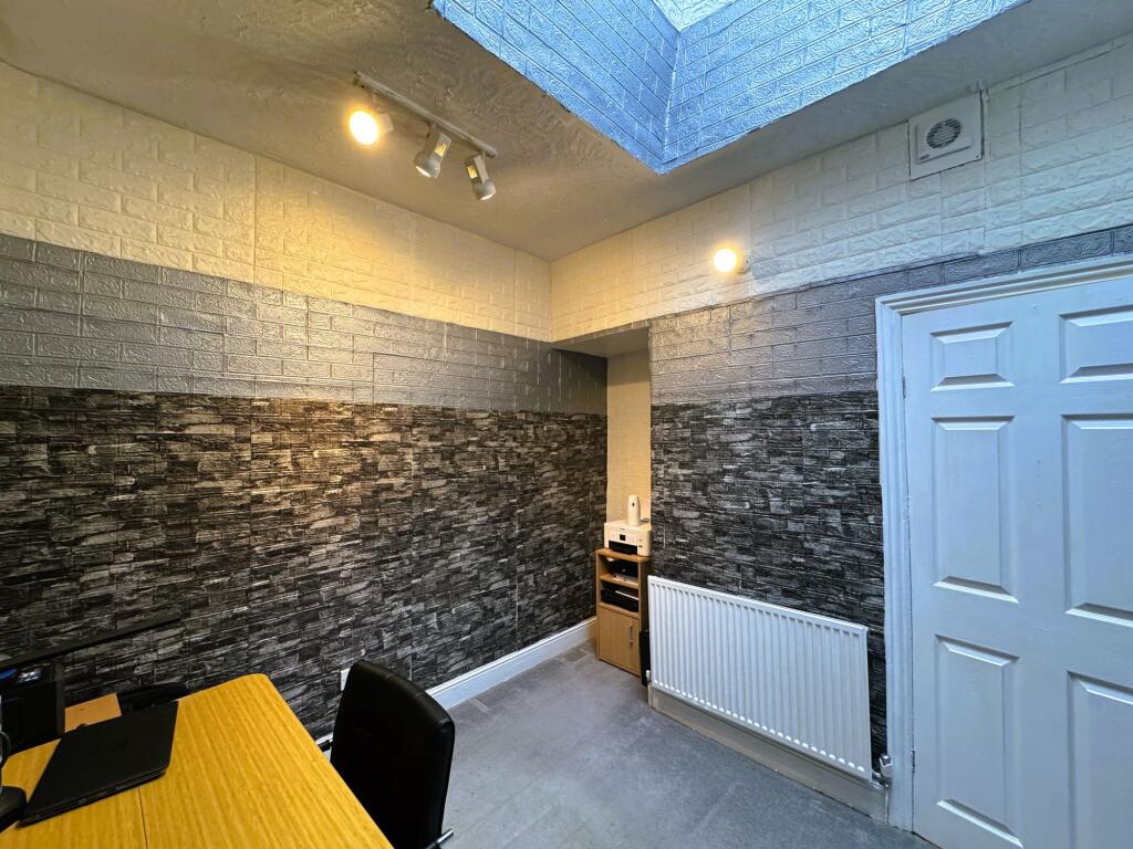 Bedroom /Office