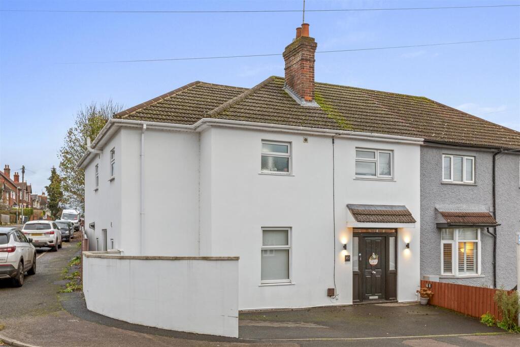 40 Rosebery Ave, HP13 7AL-1.jpg