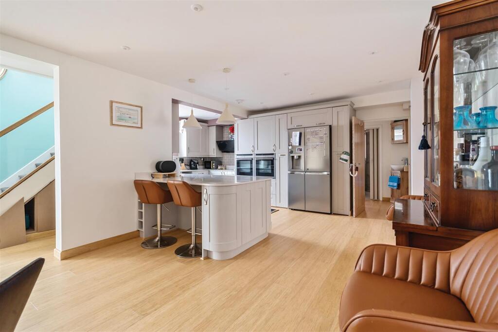 Kitchen/Breakfast/Lounge